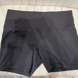 Lululemon Wunder Train High Rise short 6”